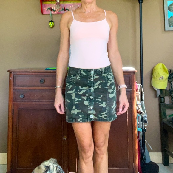 Camouflage denim miniskirt size 5 by almost famous. - Picture 2 of 6